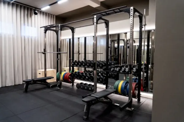 Fitlounge | Personal Training Rotterdam | Ice Bath | Corporate Fitness | High-End Personal Training Gym