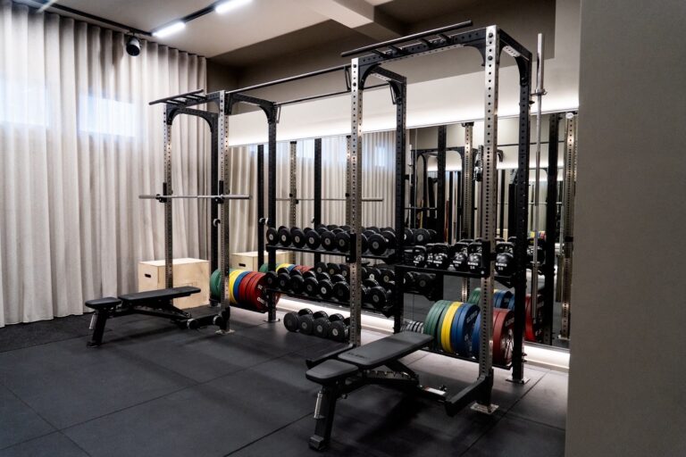 Fitlounge | Personal Training Rotterdam | Ice Bath | Corporate Fitness | High-End Personal Training Gym