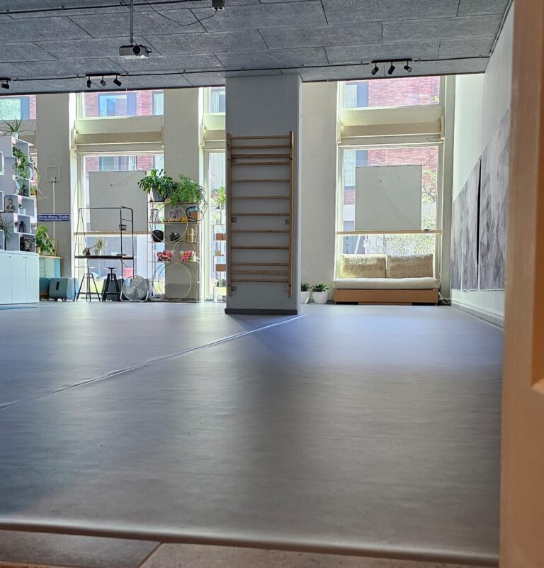 MoveAlongStudio - Yoga studio