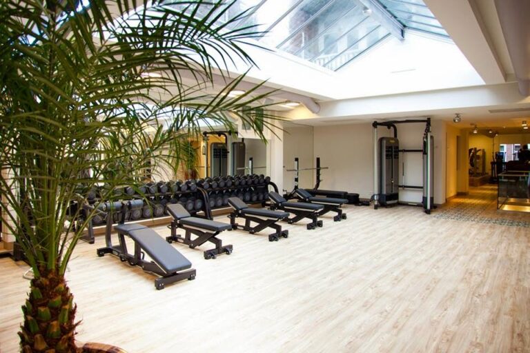 TrainMore Amsterdam Roelof Hartplein Red Label