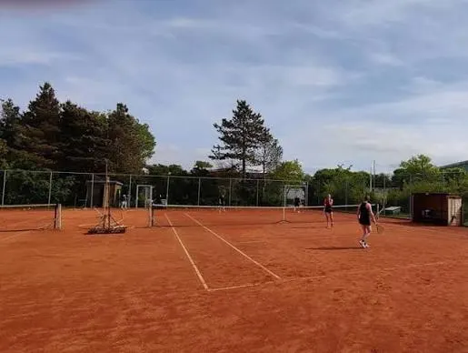 Tennisbaan Nes